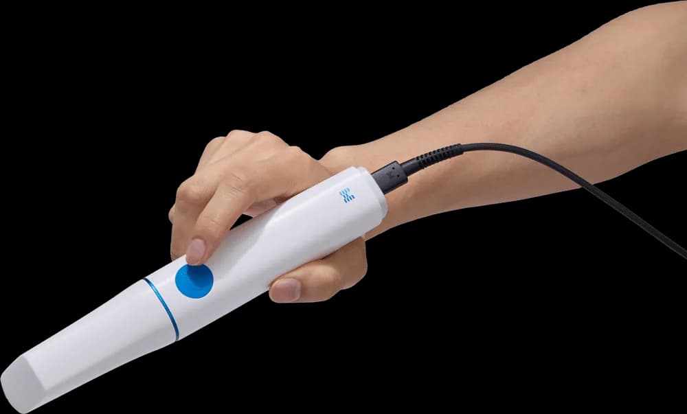 Medit i900 Classic — Scanner intra-oral filaire à bouton